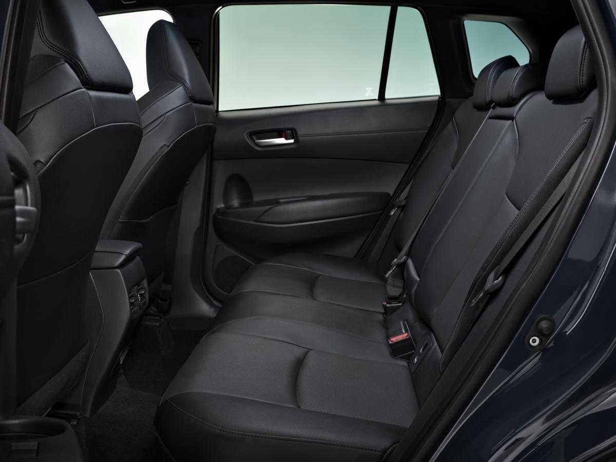 Corolla Cross interieur achteraan