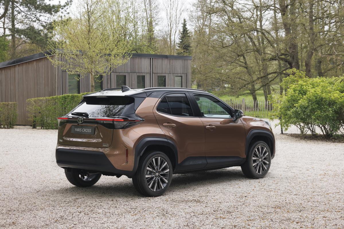 YARIS CROSS Zij- en achterkant